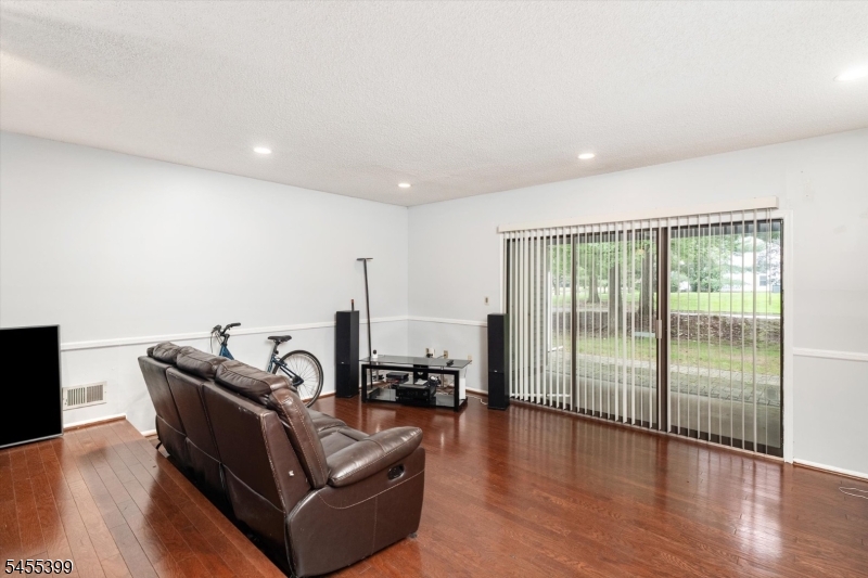 4 Pear Tree Ln Property Photo 11