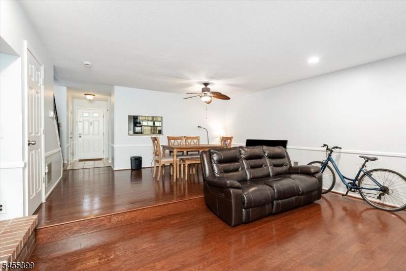 4 Pear Tree Ln Property Photo 14