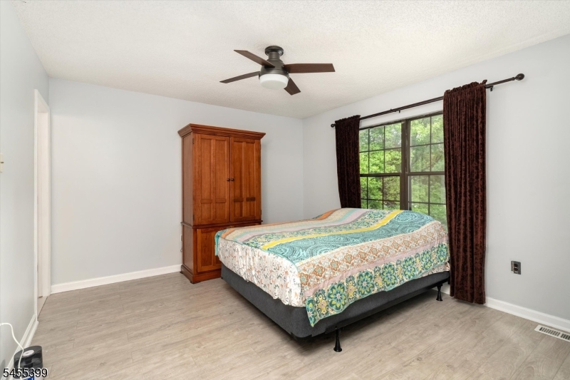 4 Pear Tree Ln Property Photo 15
