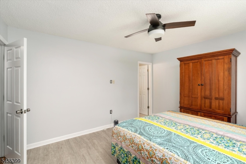 4 Pear Tree Ln Property Photo 17