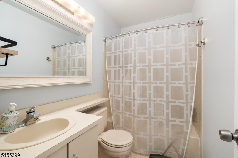 4 Pear Tree Ln Property Photo 18
