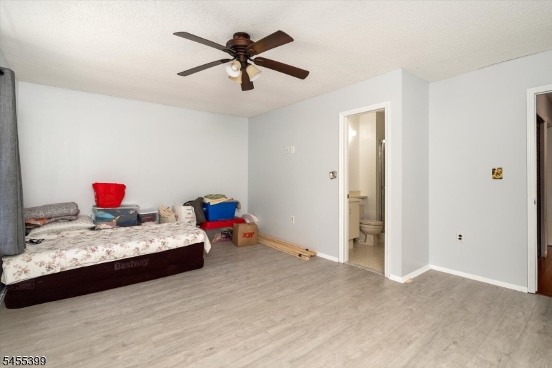 4 Pear Tree Ln Property Photo 22