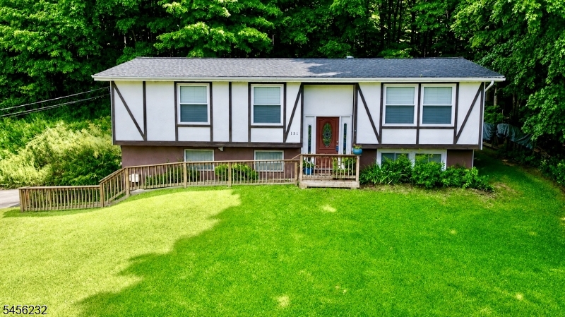 131 Munsonhurst Rd Property Photo 1