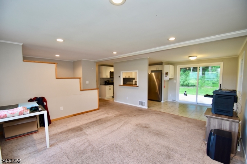 131 Munsonhurst Rd Property Photo 2