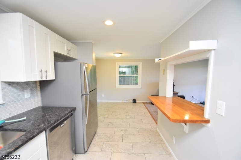 131 Munsonhurst Rd Property Photo 8