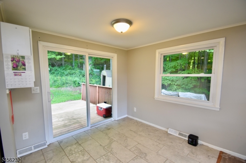 131 Munsonhurst Rd Property Photo 9