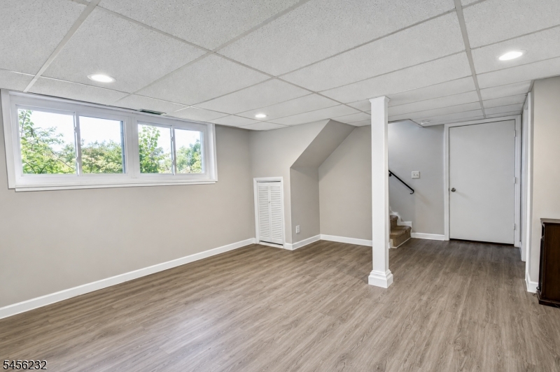 131 Munsonhurst Rd Property Photo 15