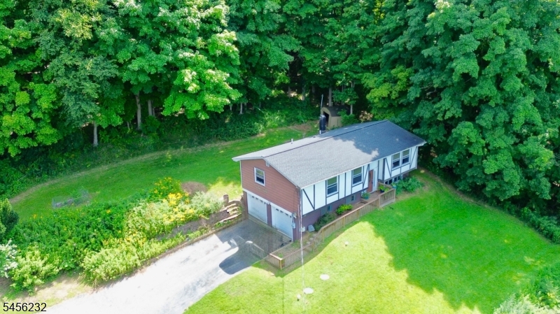 131 Munsonhurst Rd Property Photo 18