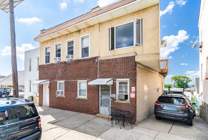 85 Grant St Property Photo 1