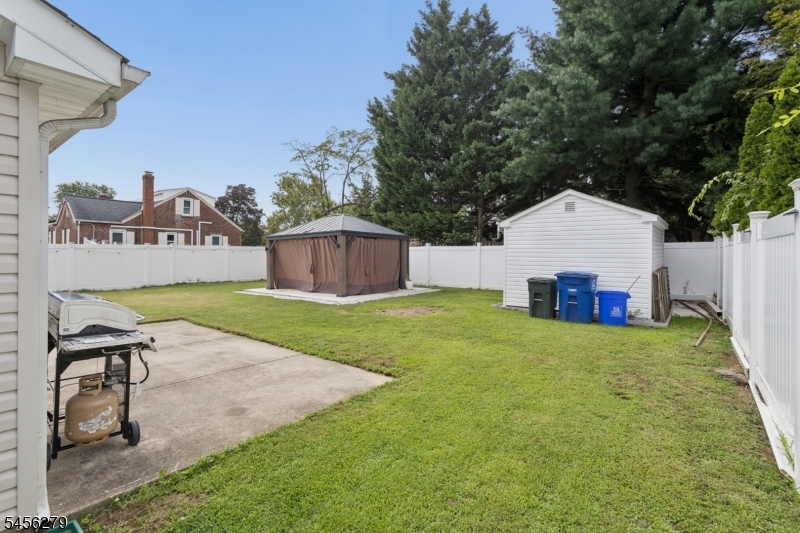 531 Manor Rd Property Photo 18