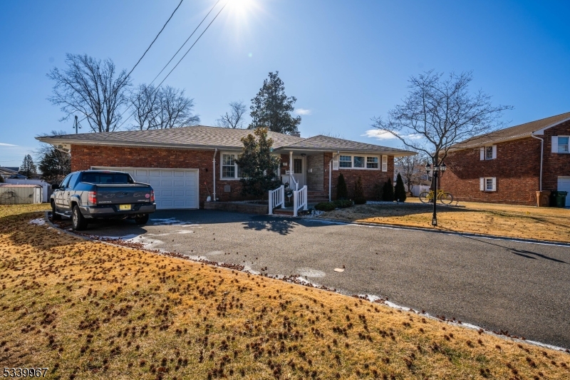 1015 Georgian Dr Property Photo 1