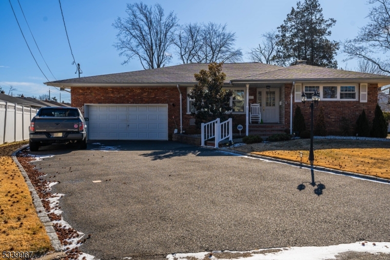1015 Georgian Dr Property Photo 2