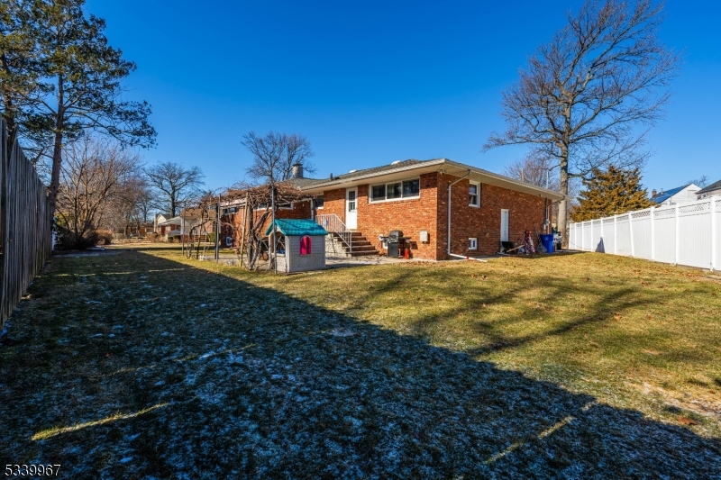 1015 Georgian Dr Property Photo 26
