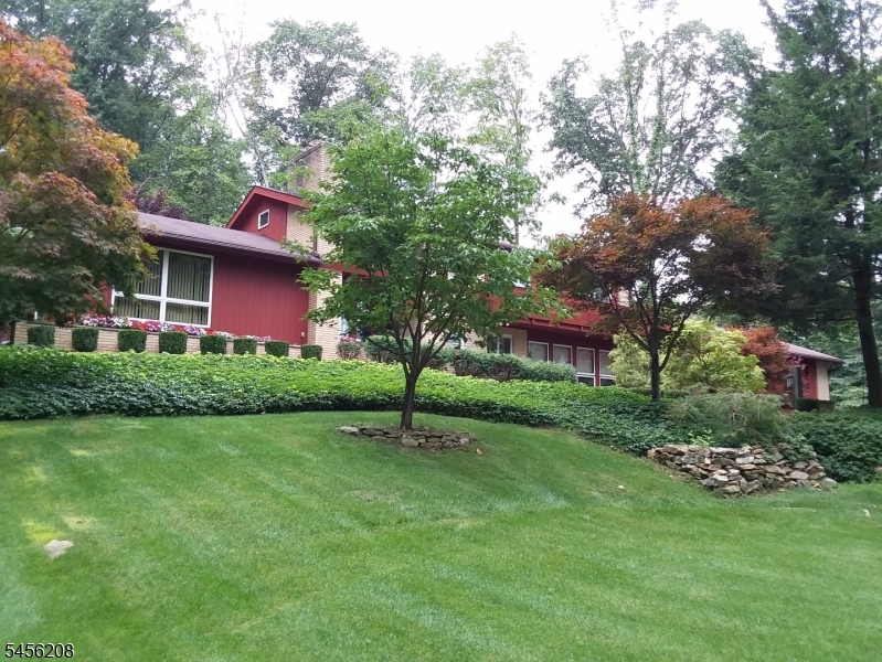 5 Agnes Ln Property Photo 1