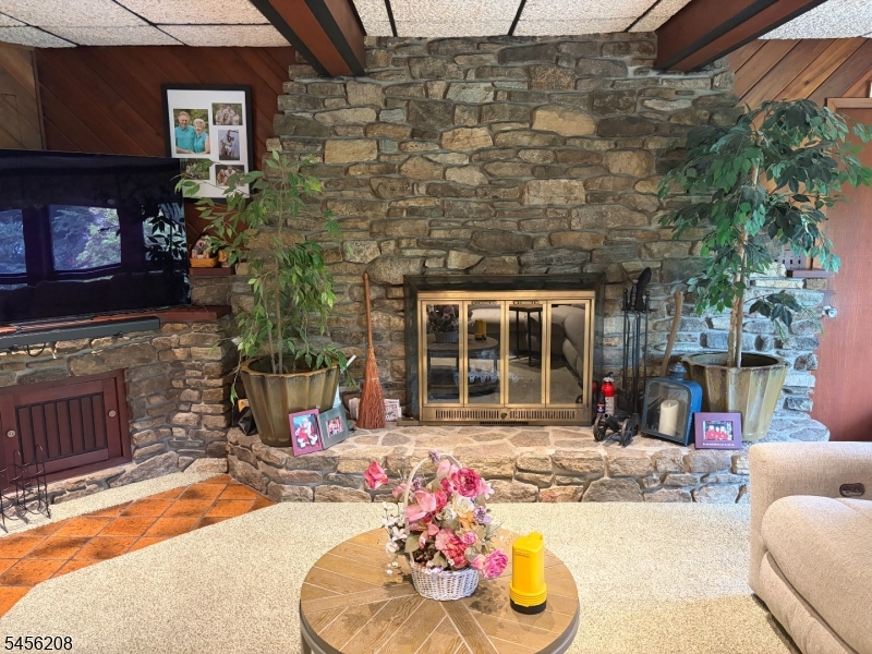 5 Agnes Ln Property Photo 9