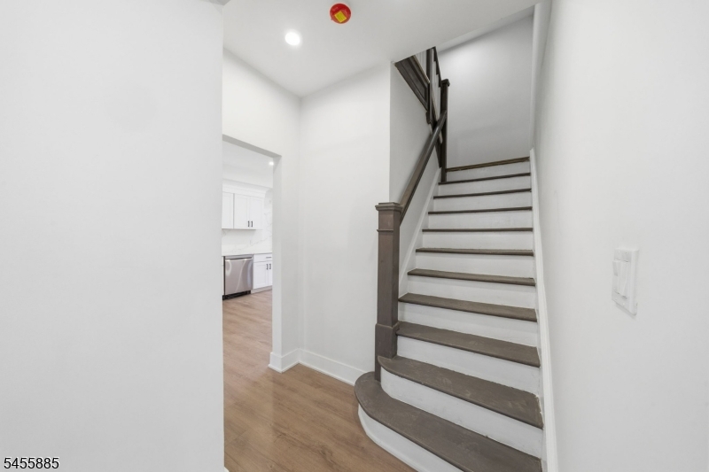 66 Girard Pl Property Photo 8