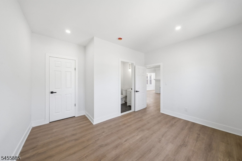 66 Girard Pl Property Photo 9