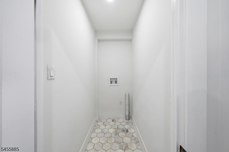 66 Girard Pl Property Photo 14