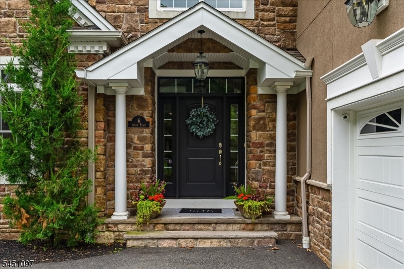 6 Jared Pl Property Photo 2