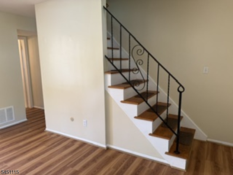 10 Renault Dr Property Photo 3