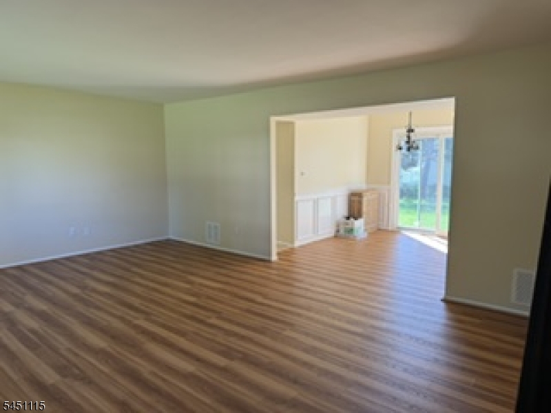 10 Renault Dr Property Photo 4