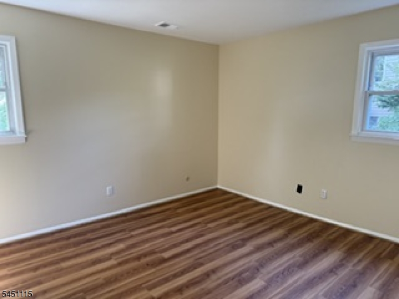 10 Renault Dr Property Photo 18