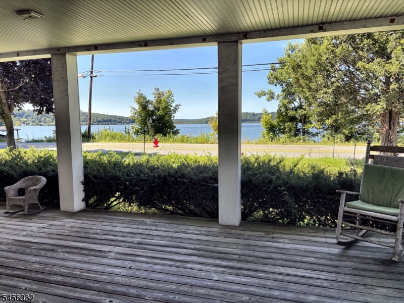 74 Sand Shore Rd Property Photo 7