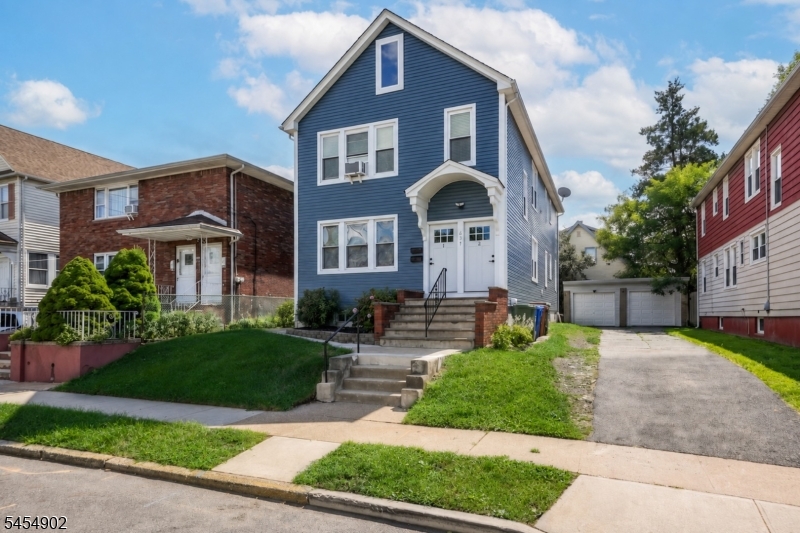 631 Maple St Property Photo 2