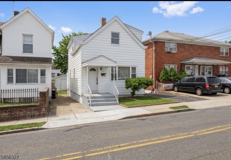 415 Preakness Ave Property Photo 1