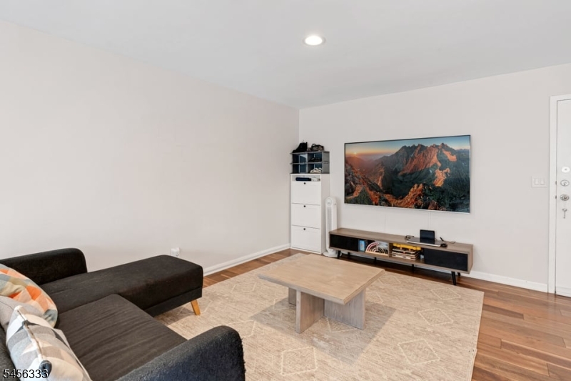 20 Jefferson St A8 Property Photo 6
