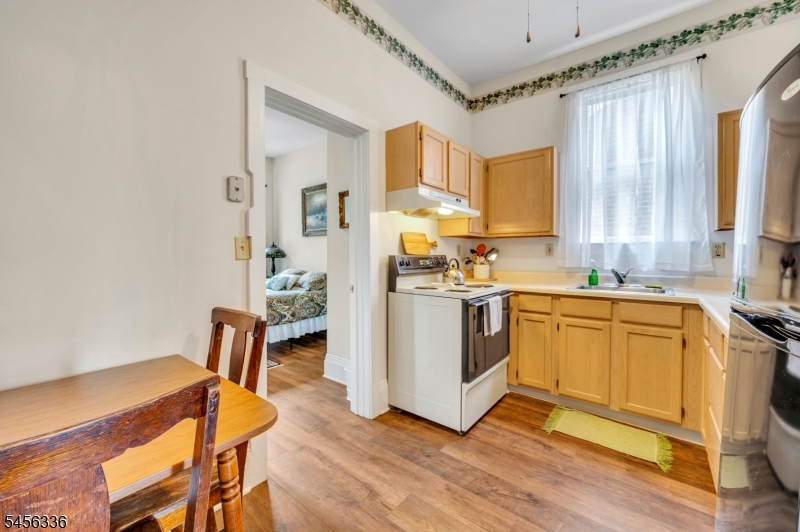 16 Greenwich St Property Photo 8