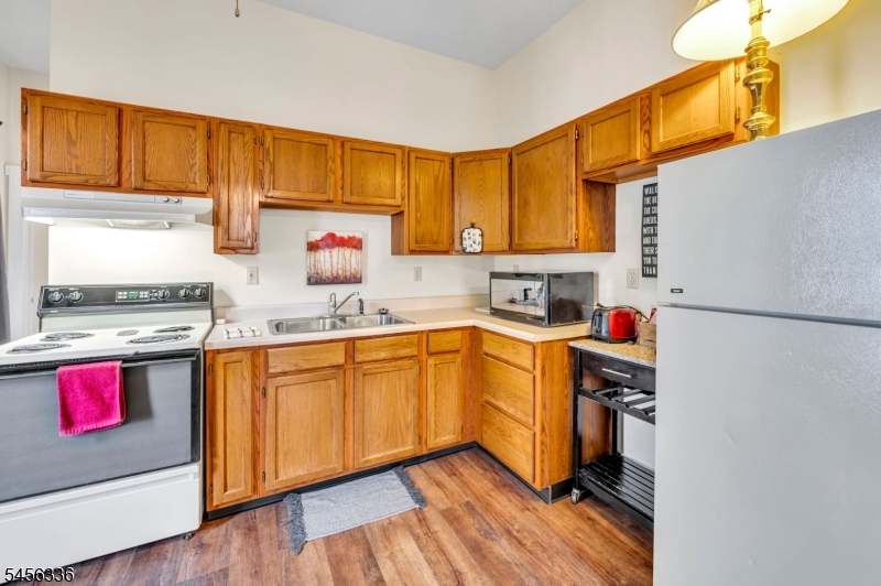 16 Greenwich St Property Photo 14