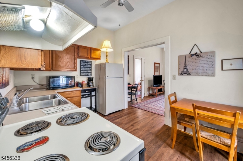 16 Greenwich St Property Photo 15