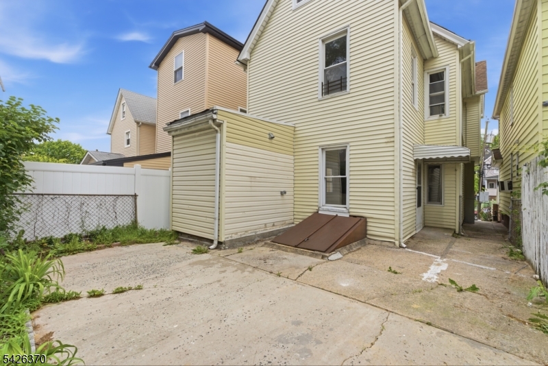 81 Westfield Ave Property Photo 26
