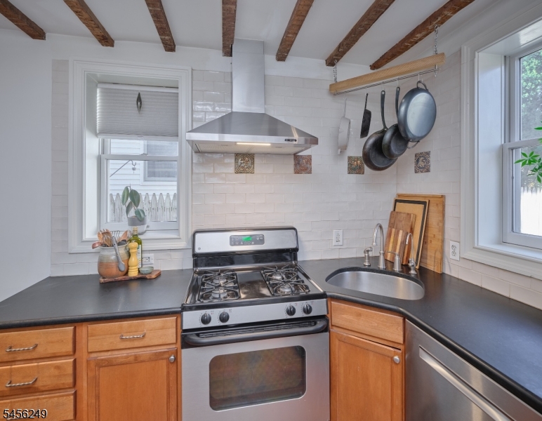 118 Clinton St Property Photo 8