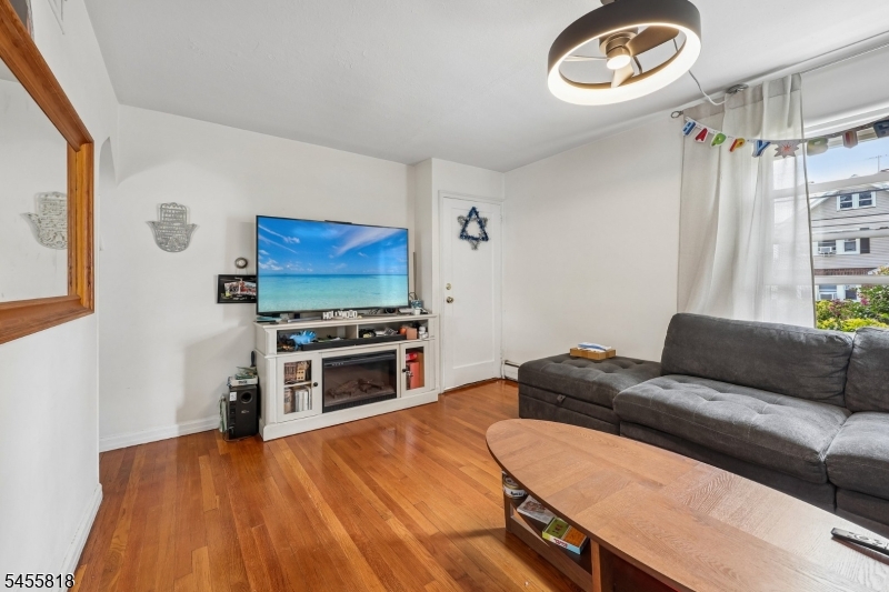 15 Parmelee Ave Property Photo 5