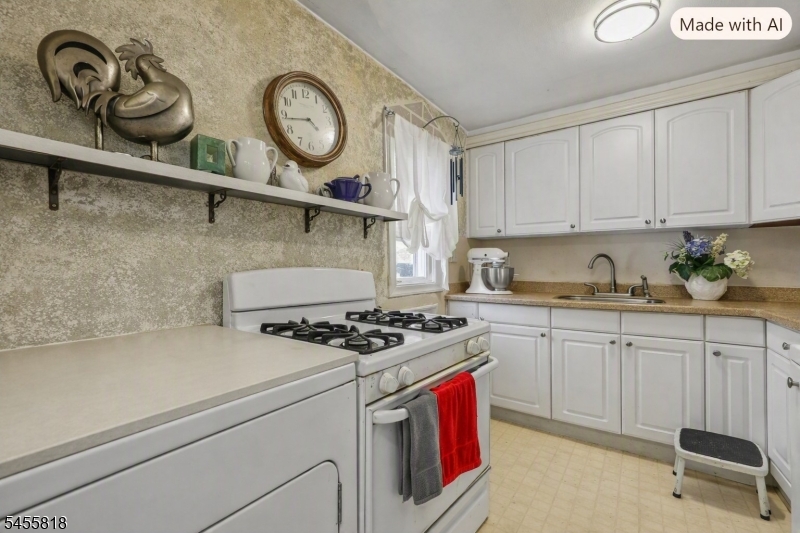 15 Parmelee Ave Property Photo 23