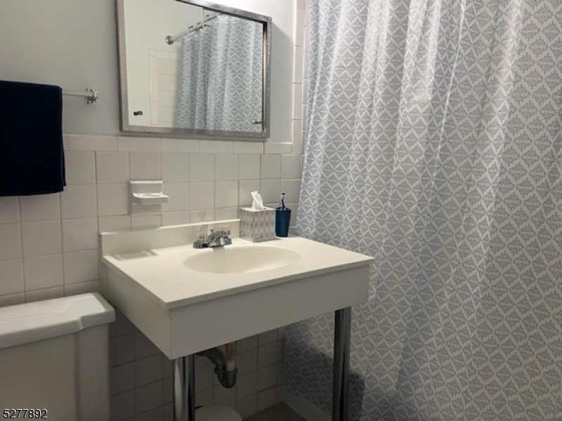 123 Milligan Pl B Property Photo 4