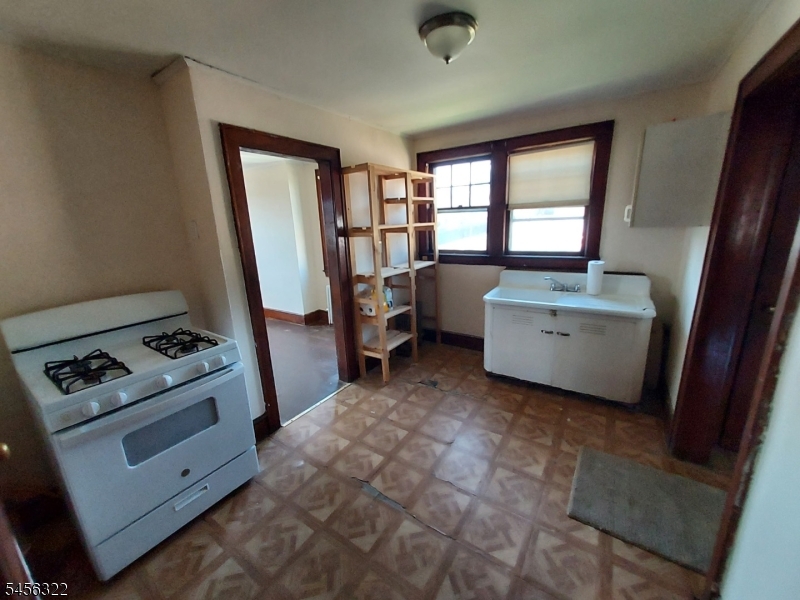 82 Roosevelt Ave Property Photo 4