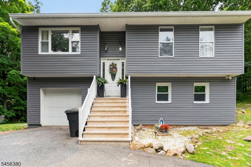 5 Lawrence Dr Property Photo 1