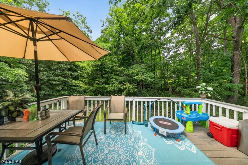 5 Lawrence Dr Property Photo 11