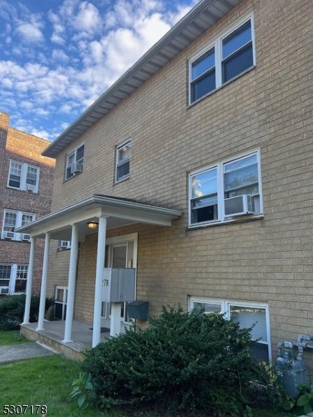 279 Chestnut St 10 Property Photo 14