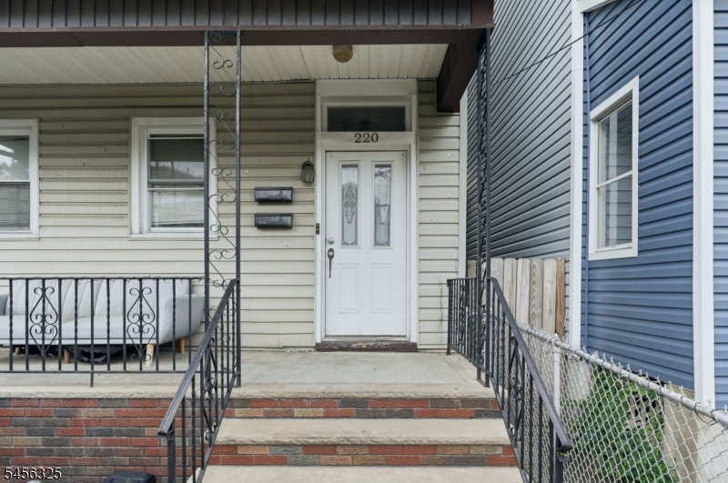 220 Inslee Pl Property Photo 4