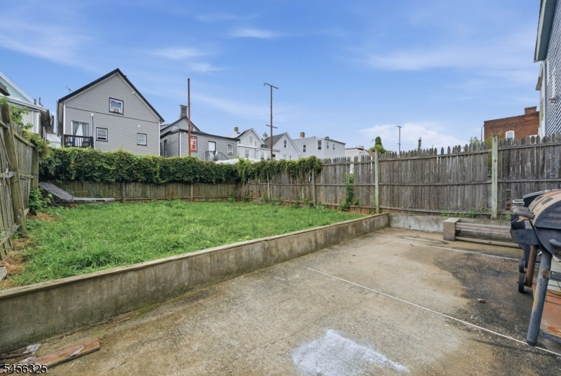 220 Inslee Pl Property Photo 16