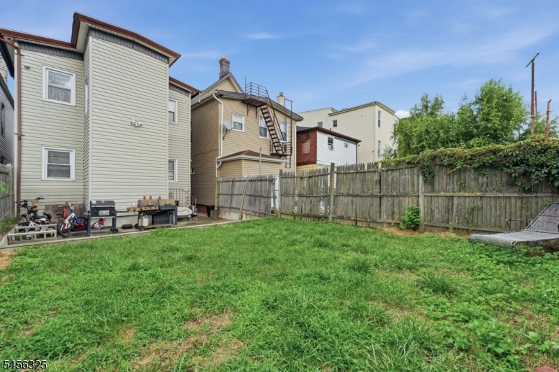 220 Inslee Pl Property Photo 17