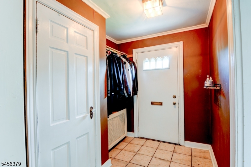 2758 Larchmont Rd Property Photo 4