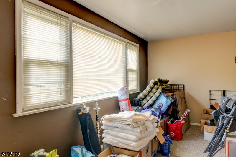 2758 Larchmont Rd Property Photo 5