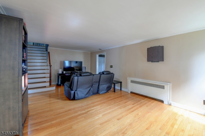2758 Larchmont Rd Property Photo 8