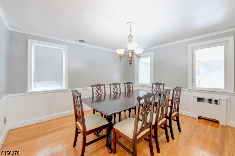 2758 Larchmont Rd Property Photo 11