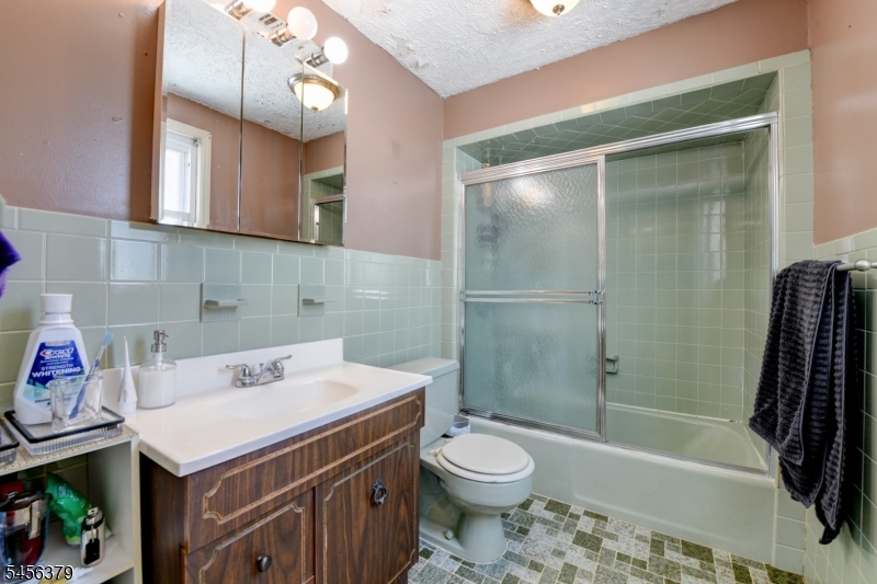 2758 Larchmont Rd Property Photo 19